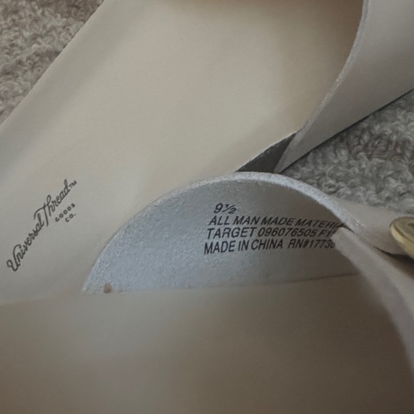 Universal Thread Sandal - Picture 7 of 7